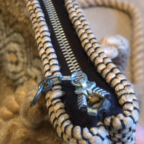 Vintage. Never used or worn. Handwoven Tan and Brown 👜 shoulder purse - Picture 2 of 2